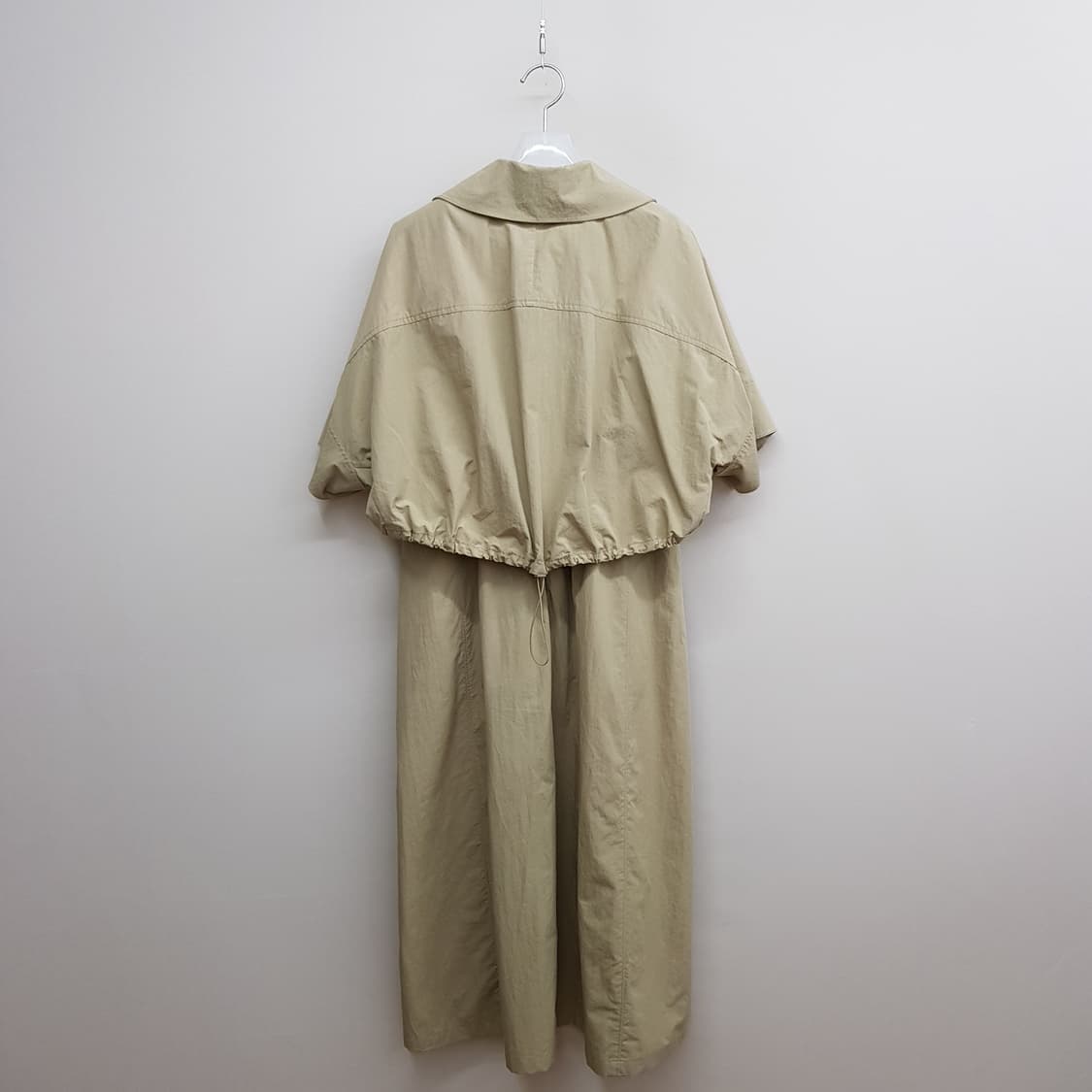 한섬 SJSJ 2023 드로우 스트링셔츠 점퍼 슬리브리스 원피스 세트 상품이미지2