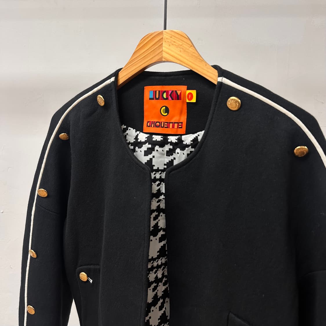 럭키슈에뜨 블랙 라운드 금장 단추 자켓 J41 상품이미지2