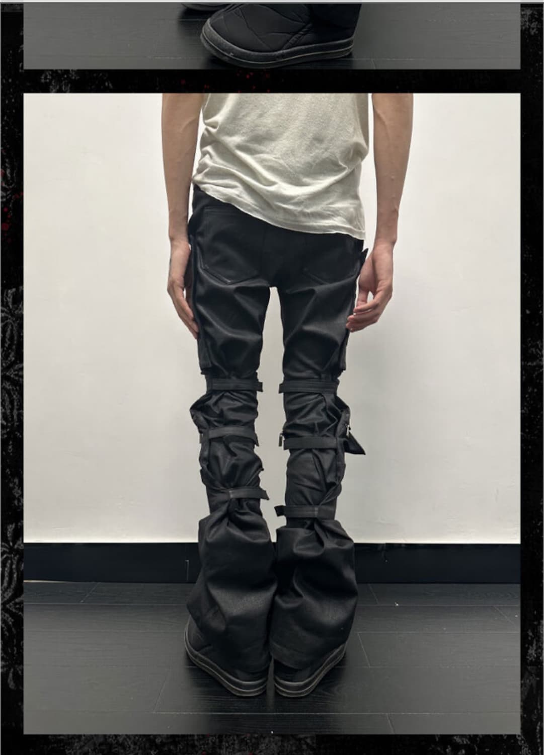 FromTheisland Faux Wax Cross Zipper jean 상품이미지4