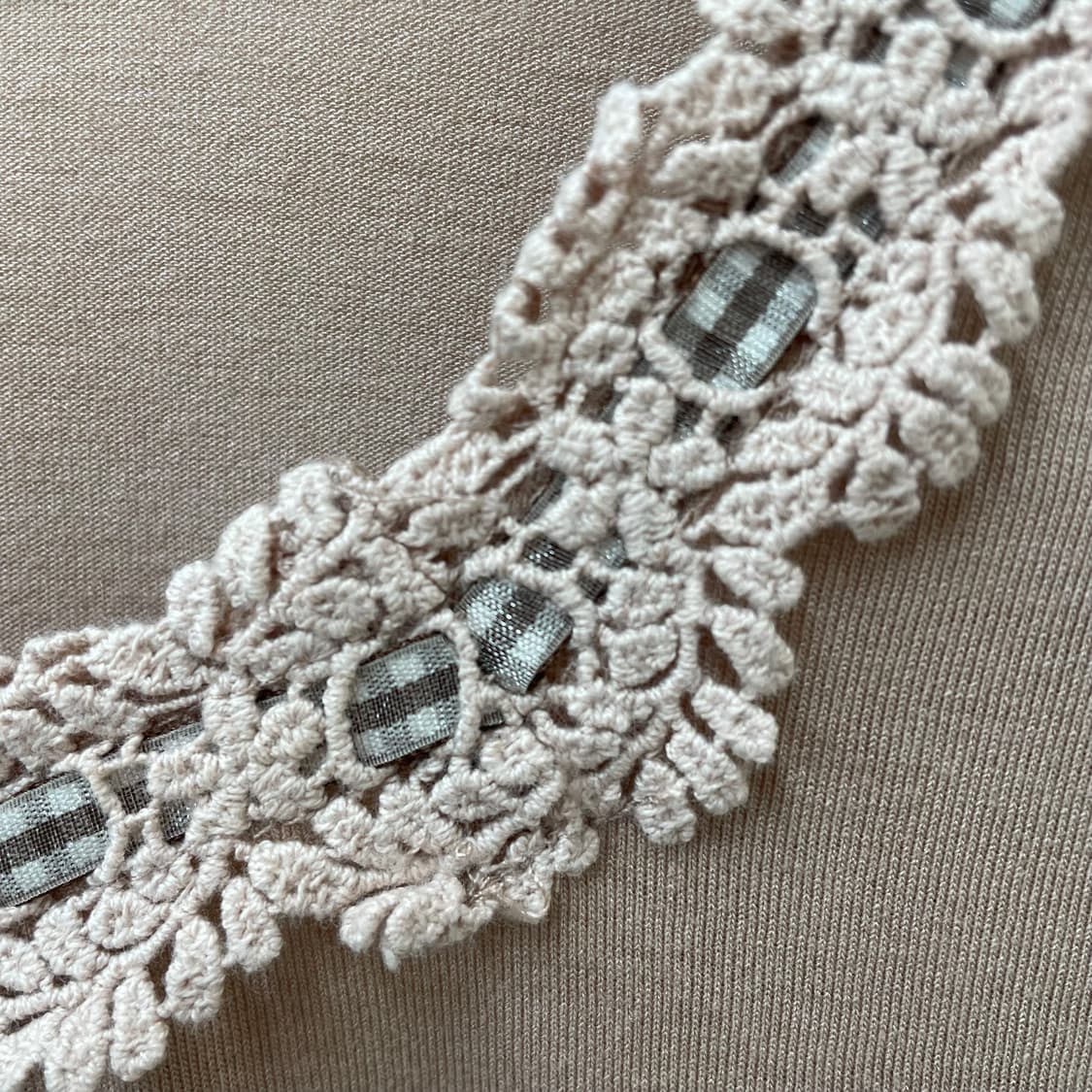 여리 페어리 히메갸루 axes femme 핑크베이지 크로쉐 레이스 탑 상품이미지3