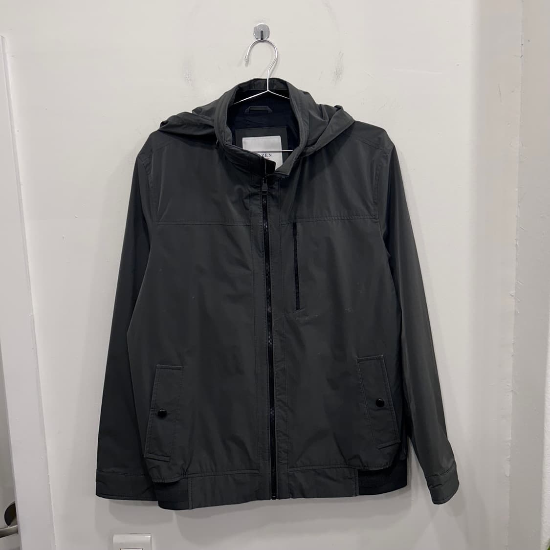 올젠 글로시 후드내장 나일론 바람막이 자켓 상품이미지2