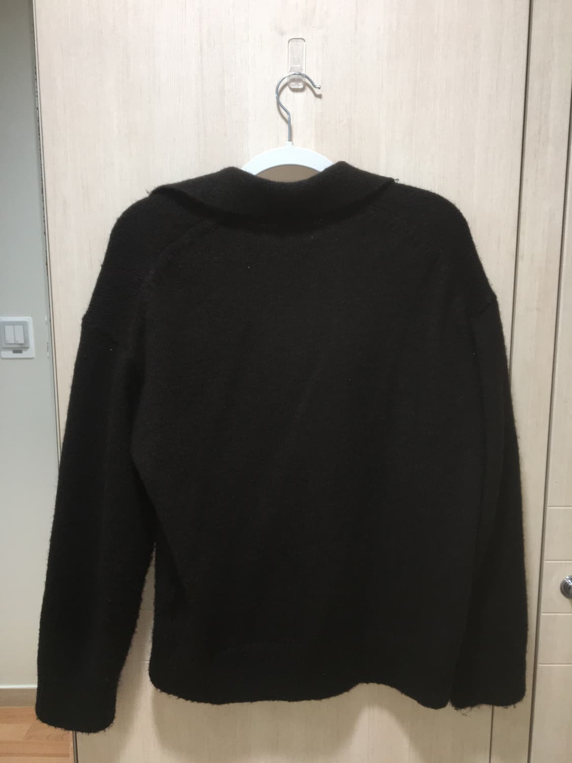 H&M 브이넥 카라 니트  상품이미지2