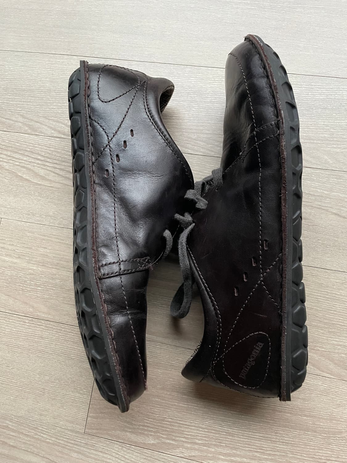 파타고니아 loulu 룰루 레더 슈즈 벨벳 브라운 상품이미지4