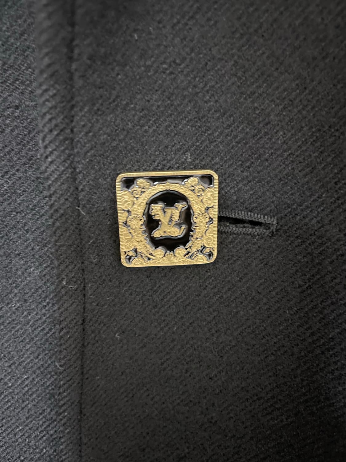 루이비통 슬림 테일러드 블랙 코트 50 매장판 정품 상품이미지4