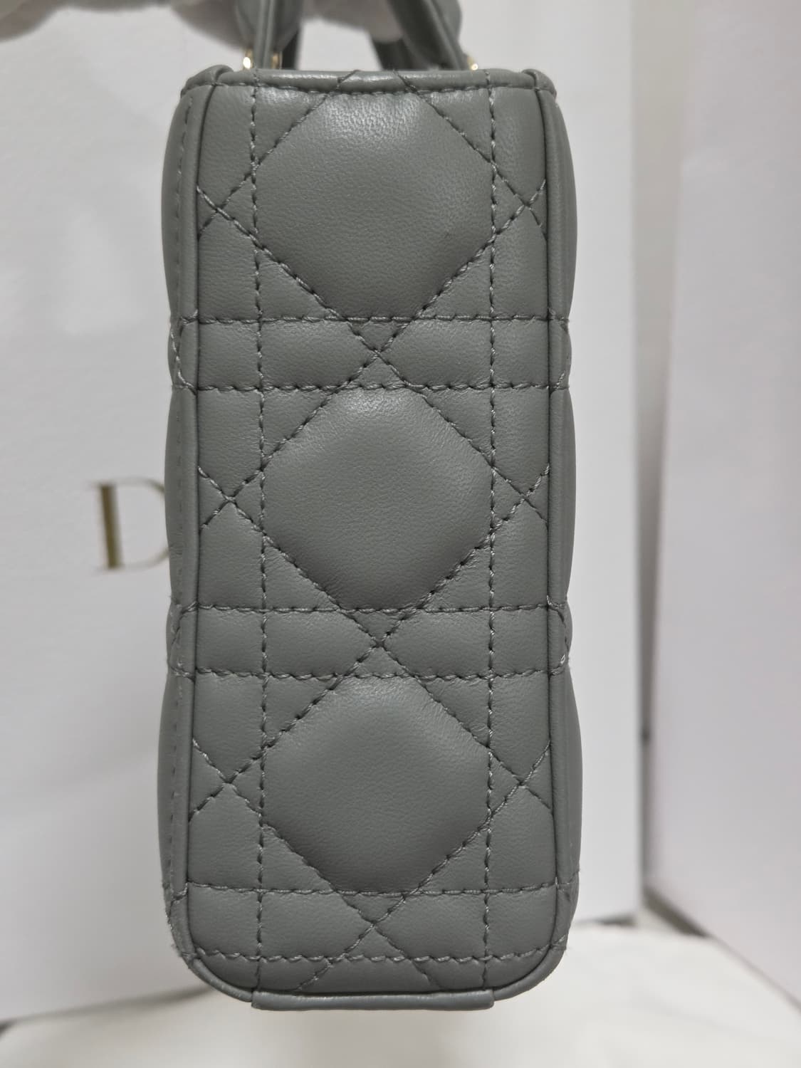 디올 레이디 디조이 백 Medium Size Stone Gray  상품이미지6