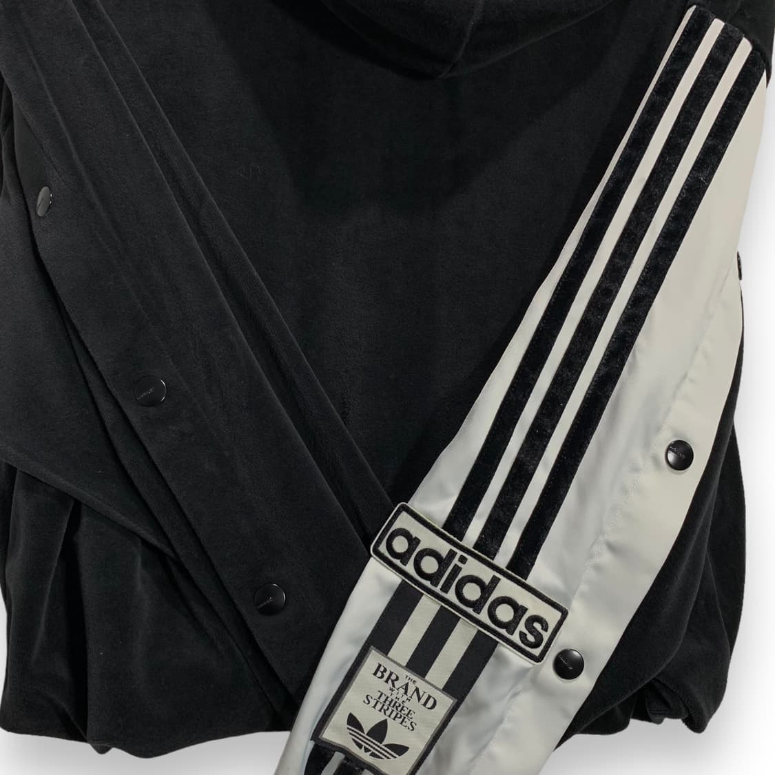 아디다스 벨벳 스냅버튼 후드티 상품이미지5