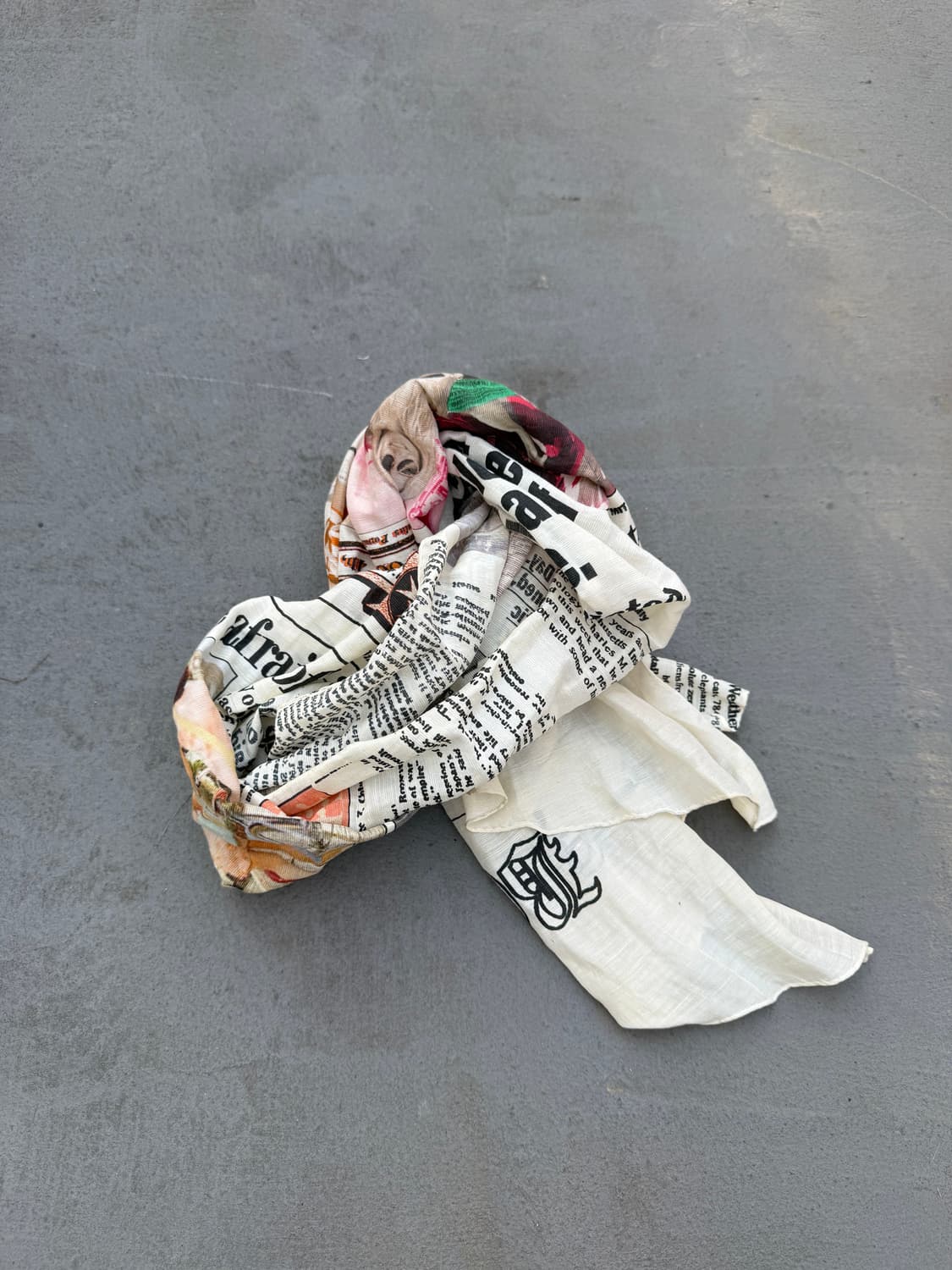 newspaper scarf  상품이미지1