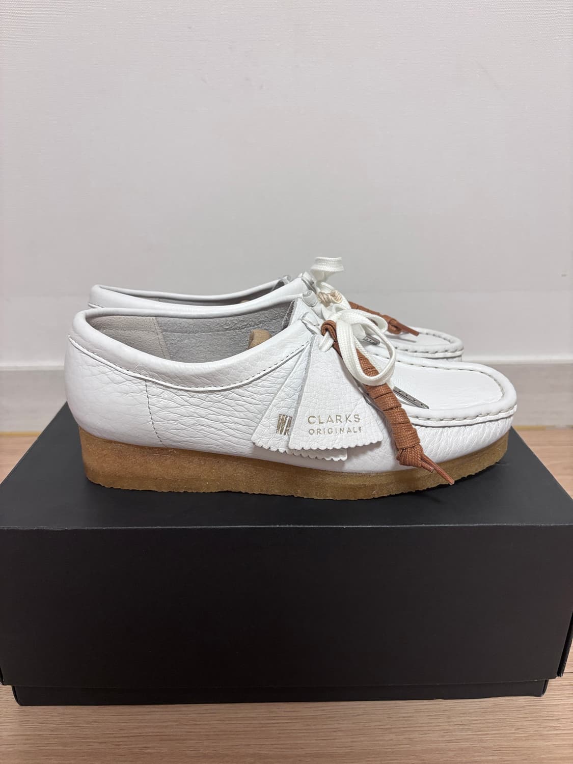 새상품) 240 클락스 왈라비 화이트 상품이미지3