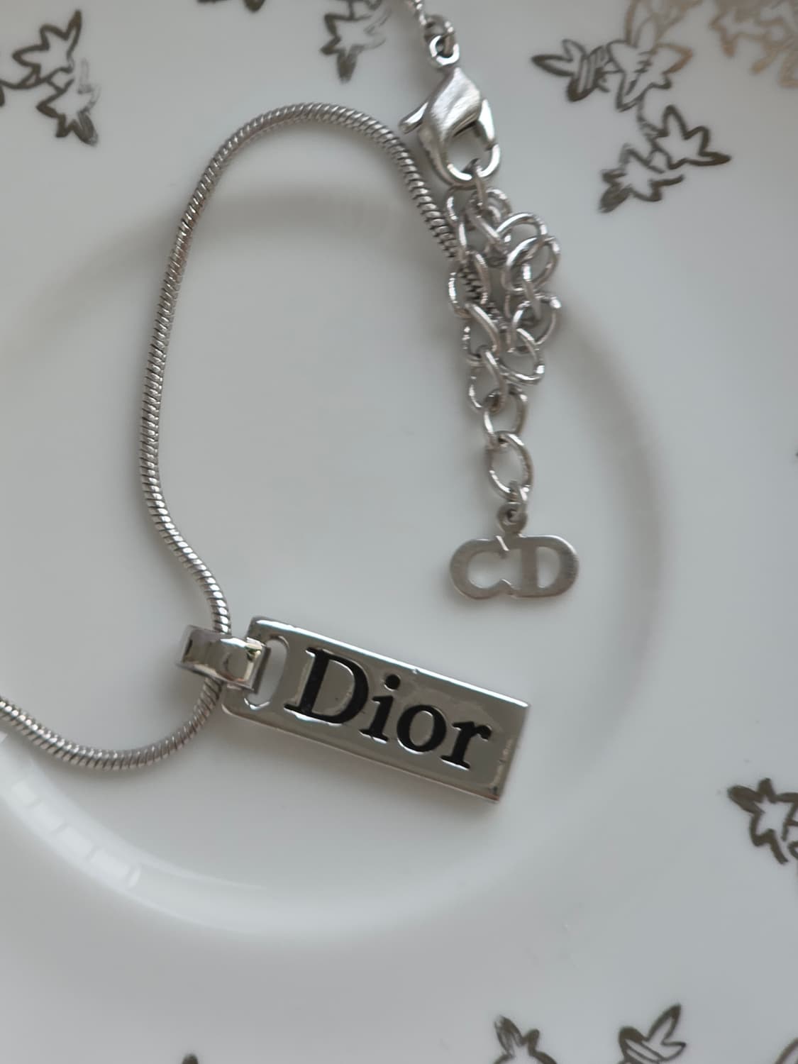 디올 은장 세로바 플레이트 Dior 레터링 목걸이 상품이미지4