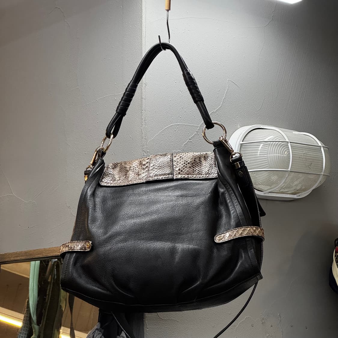 발렌시아가 파이톤 레더 숄더백 크로스백 (OS) y2k 상품이미지2