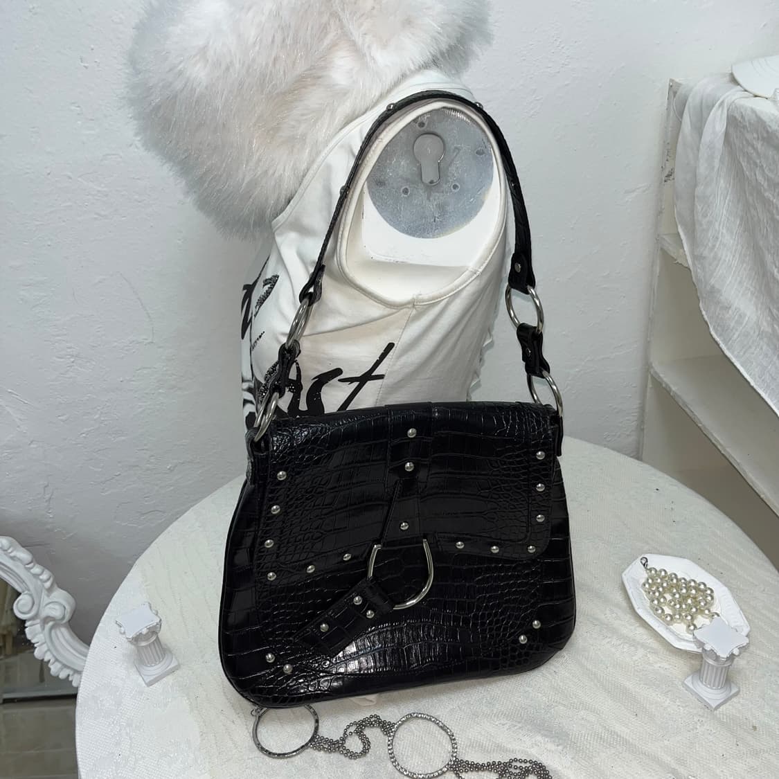 블랙 글로시 파에톤 숄더백 상품이미지1