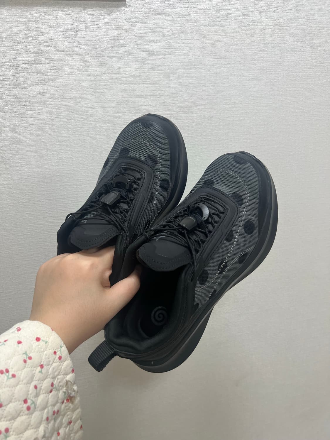 야세 x 송이송이 플랫폼 도트 스니커즈 블랙 상품이미지4
