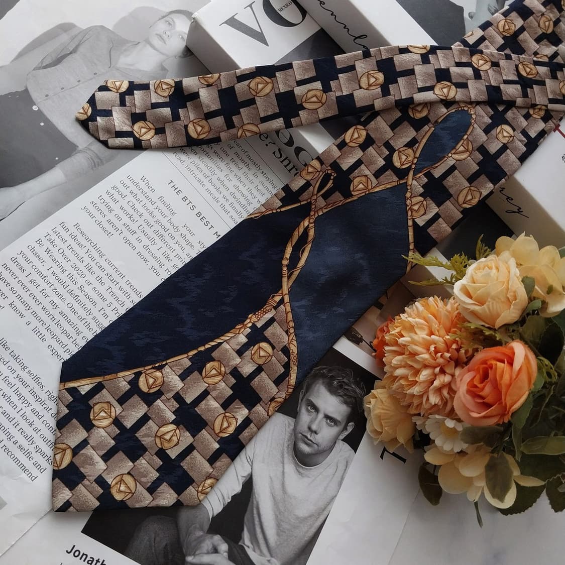 루치아노 소프라니 네이비 패턴 넥타이 9.6cm A+등급 K2528
 상품이미지2