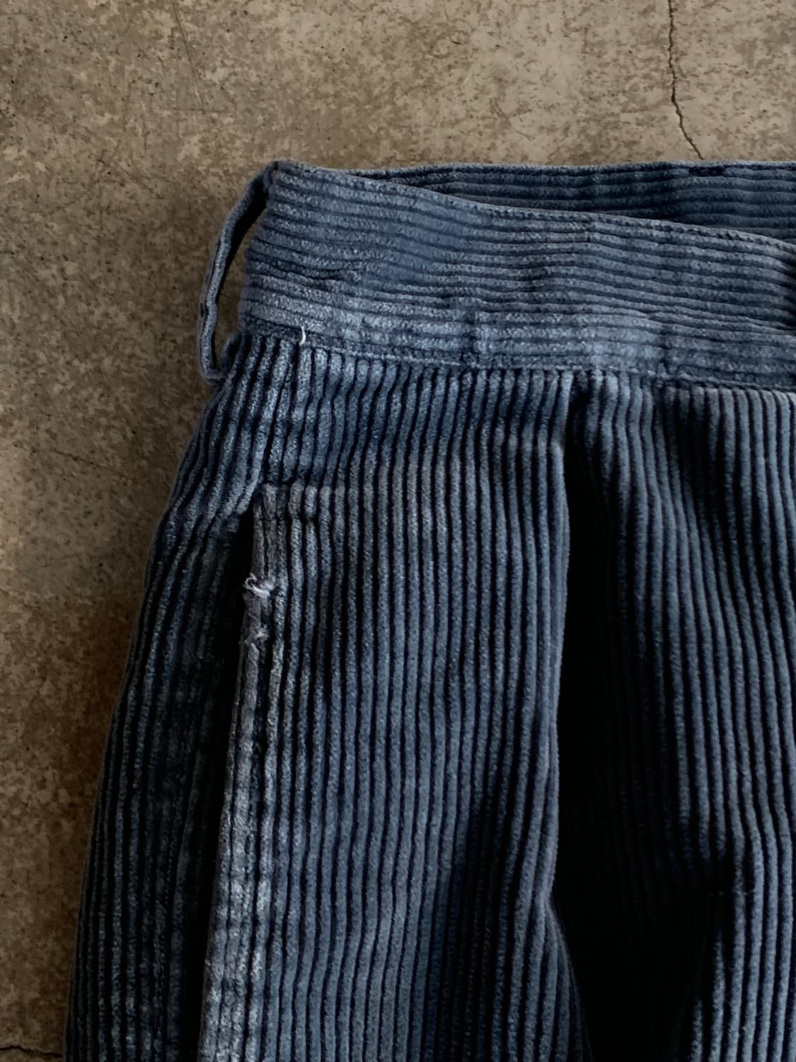 폴로 랄프로렌 플리티드 코듀로이 팬츠 상품이미지3