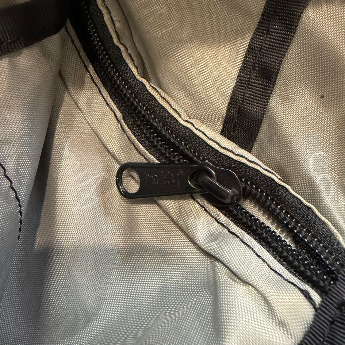 AmeriBag 클래식 레더 슬링백 상품이미지4