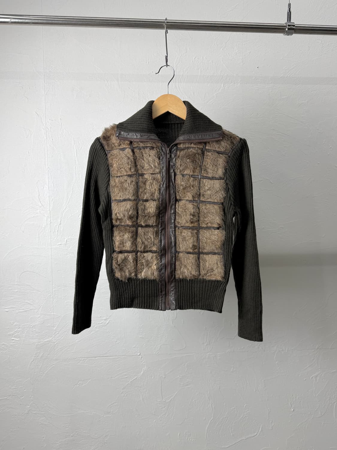 JPN 퍼 니트 하이넥 집업 상품이미지1