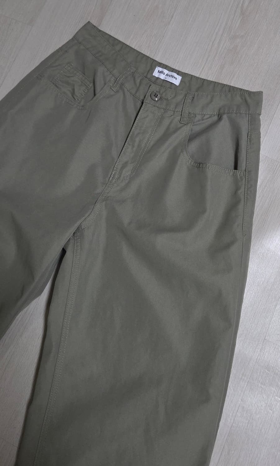 (착샷) 밀로 아카이브 리플렉트 커브드 치노 팬츠 상품이미지2
