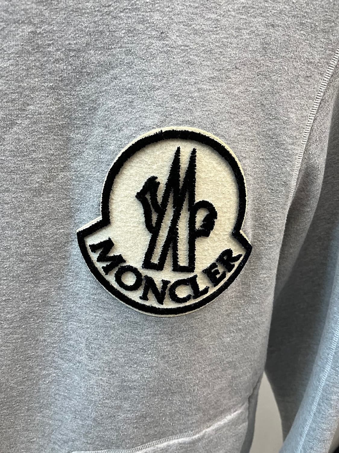 95) 몽클레어 빅와펜 맨투맨  상품이미지3