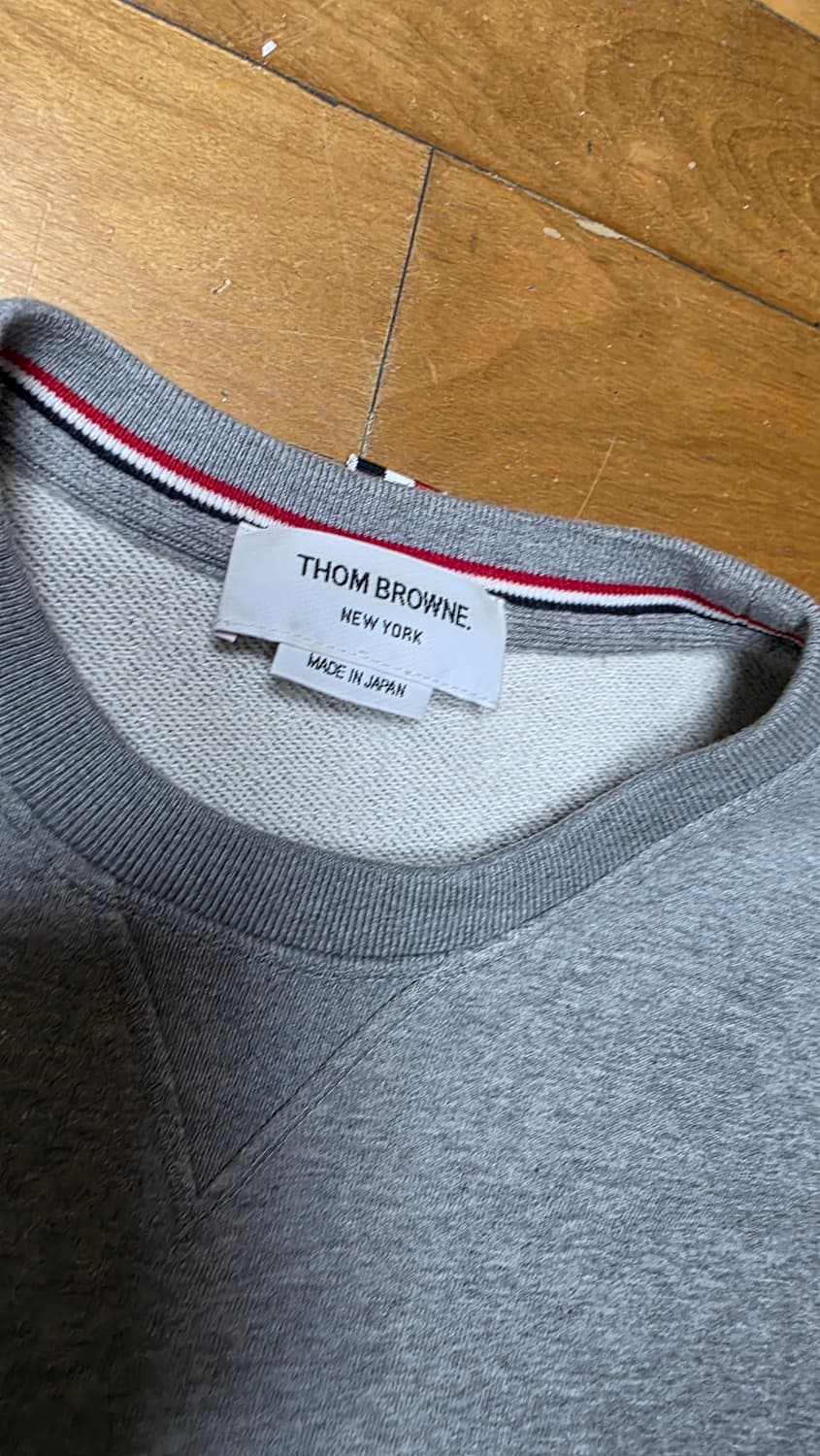 [5,새상품급]톰브라운 사선완장 맨투맨 상품이미지4