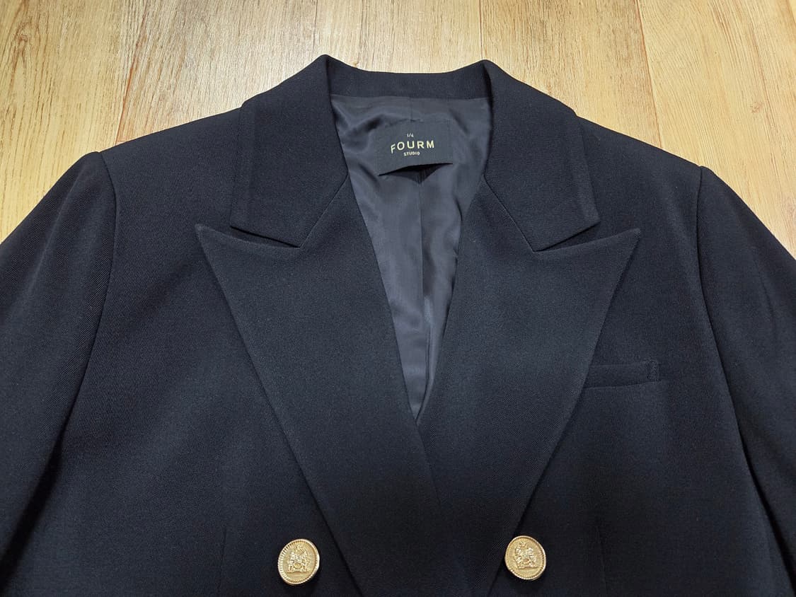 한섬 폼스튜디오(FOURM STUDIO) 금장버튼 피크드라펠 더블자켓 6 상품이미지2
