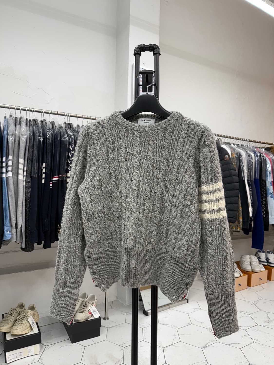 [4] 톰브라운 사선완장 트위스트 케이블 니트 상품이미지1