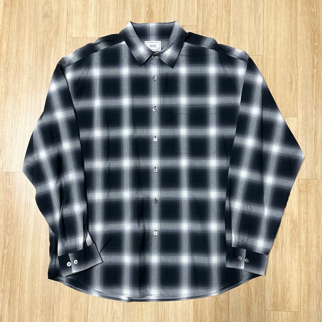 어나더오피스 옴브레 체크 셔츠 블랙 상품이미지5