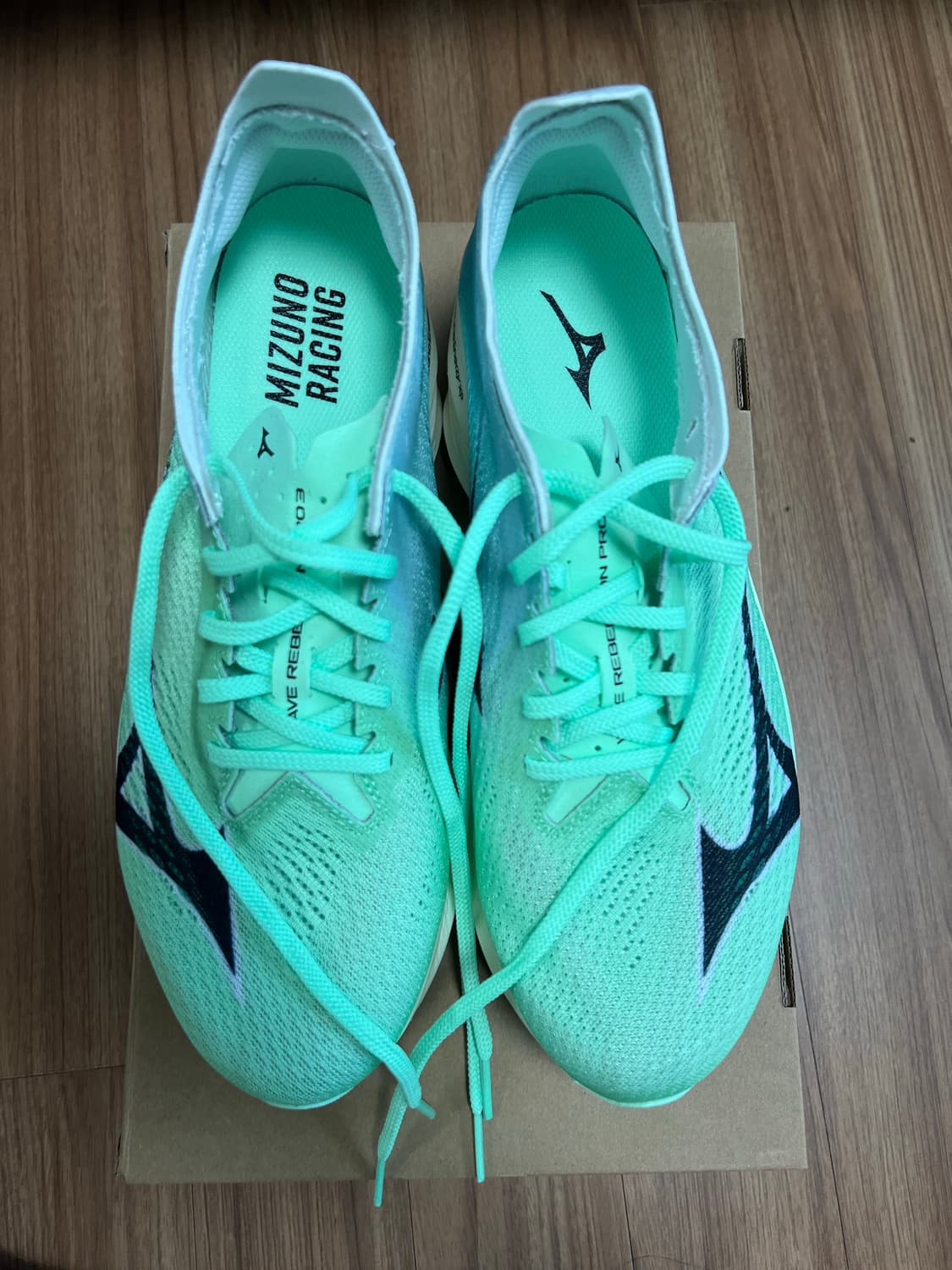 미즈노 러닝화 상품이미지1