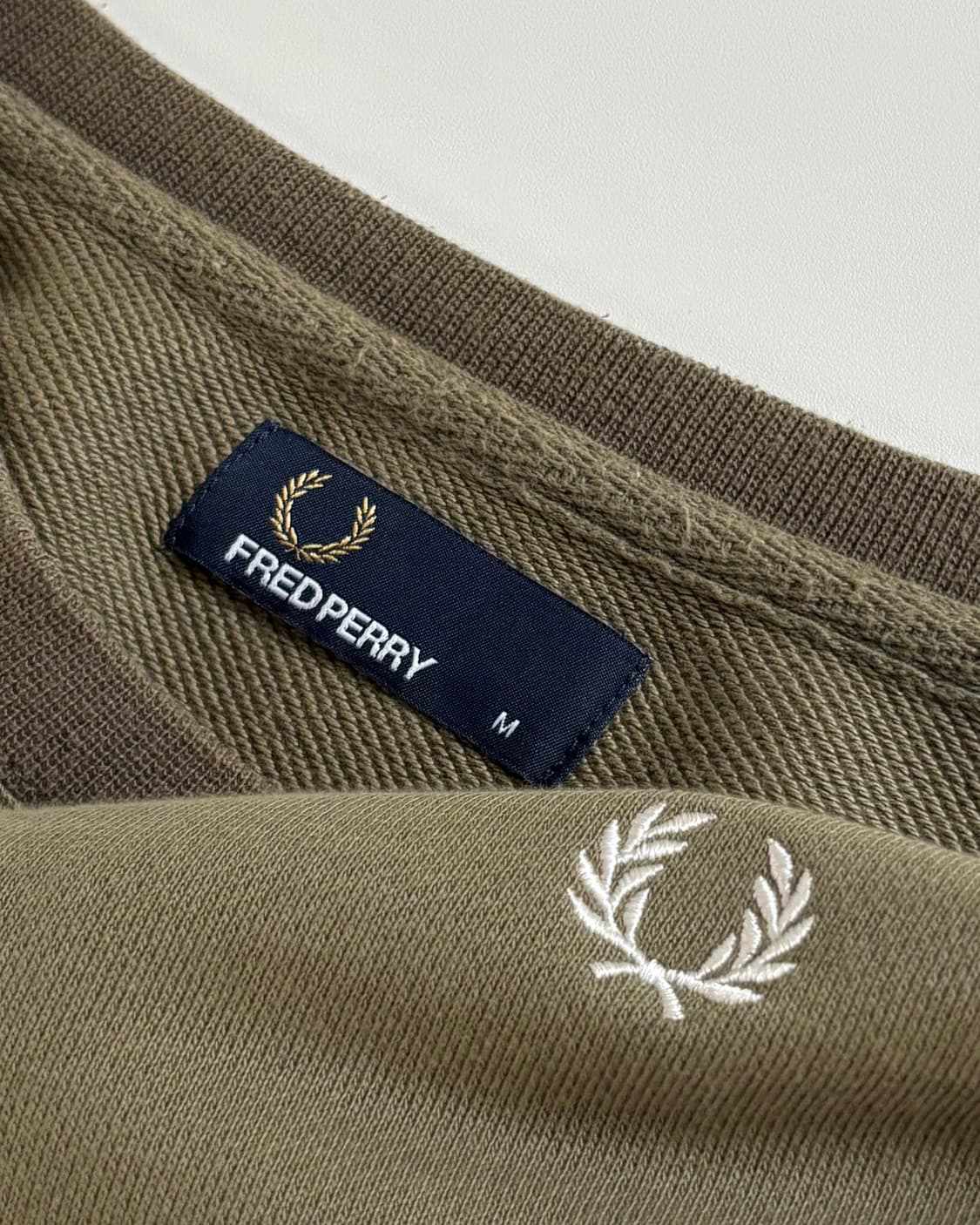 Fred Perry 프레드페리 월계수로고 카키컬러 맨투맨 상품이미지5