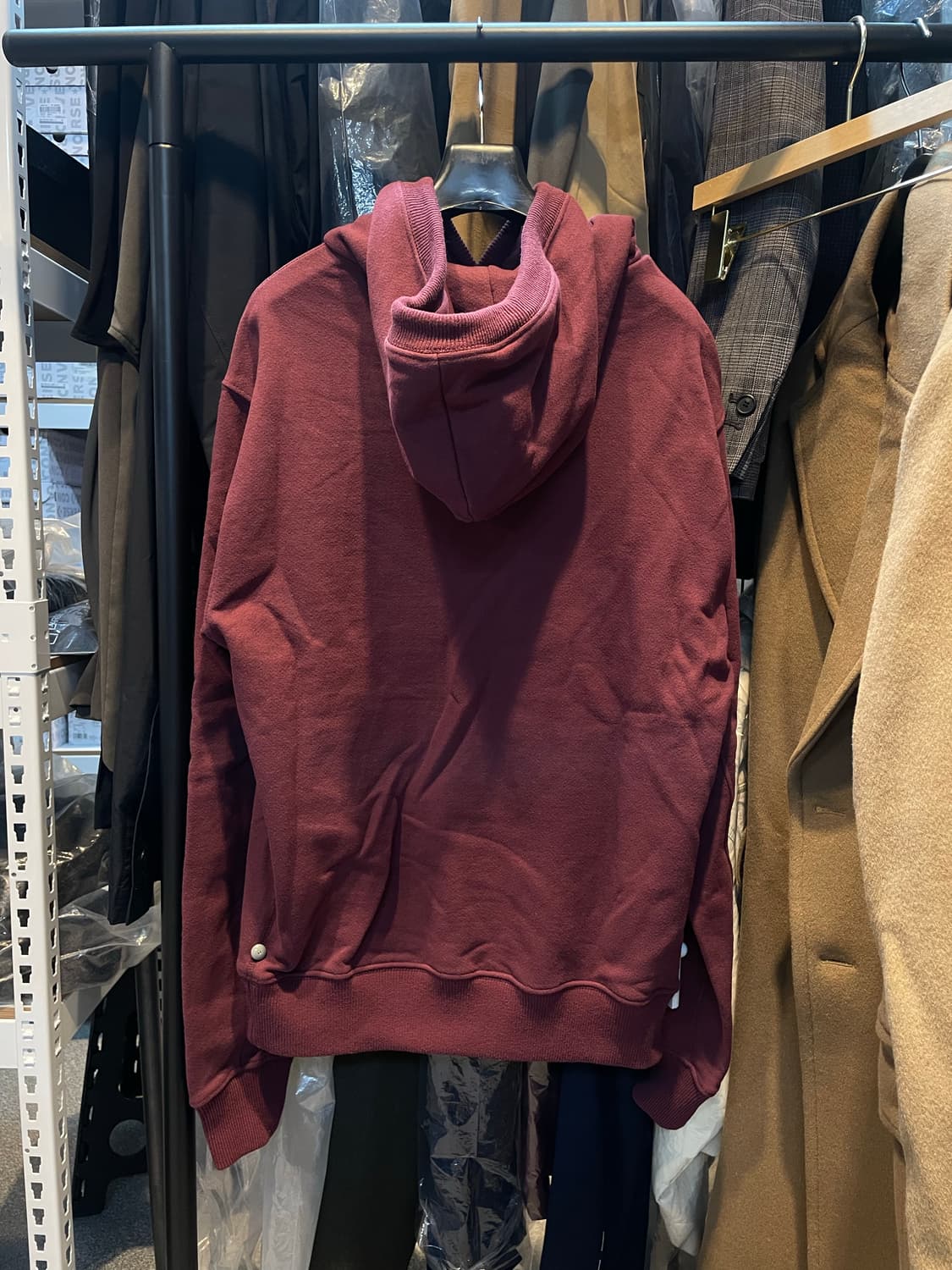 (정품/새상품) 뉴발란스 공용 버건디 NB 자수 로고 후드티 상품이미지3