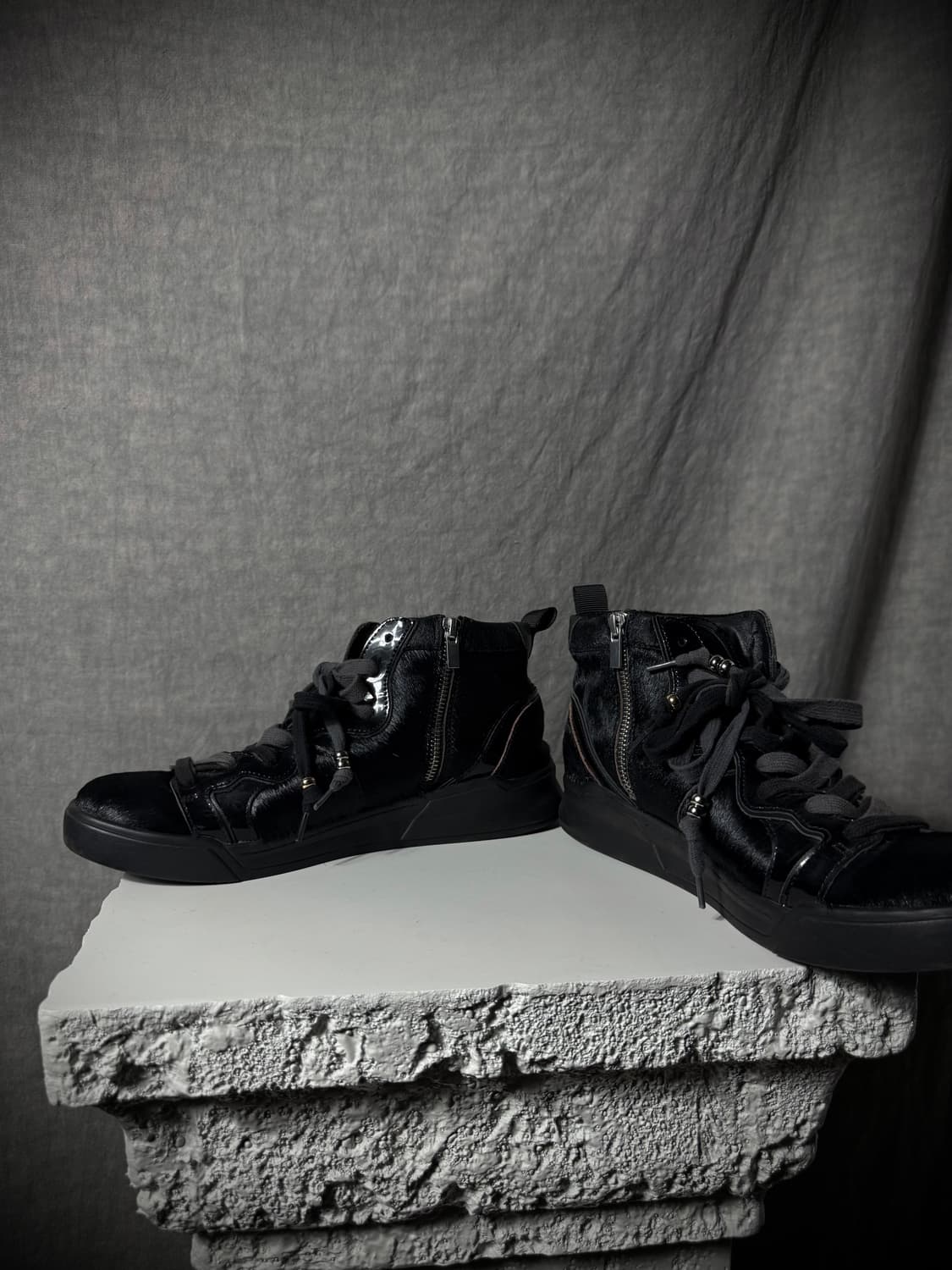 Tornado Mart Fur Panel High-Top Sneakers 상품이미지8