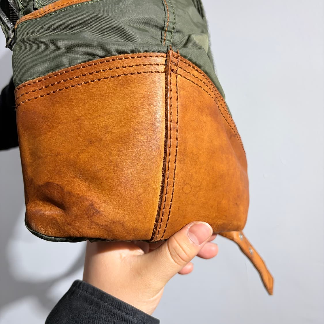 Diesel 레더 슬링백 가방 상품이미지4