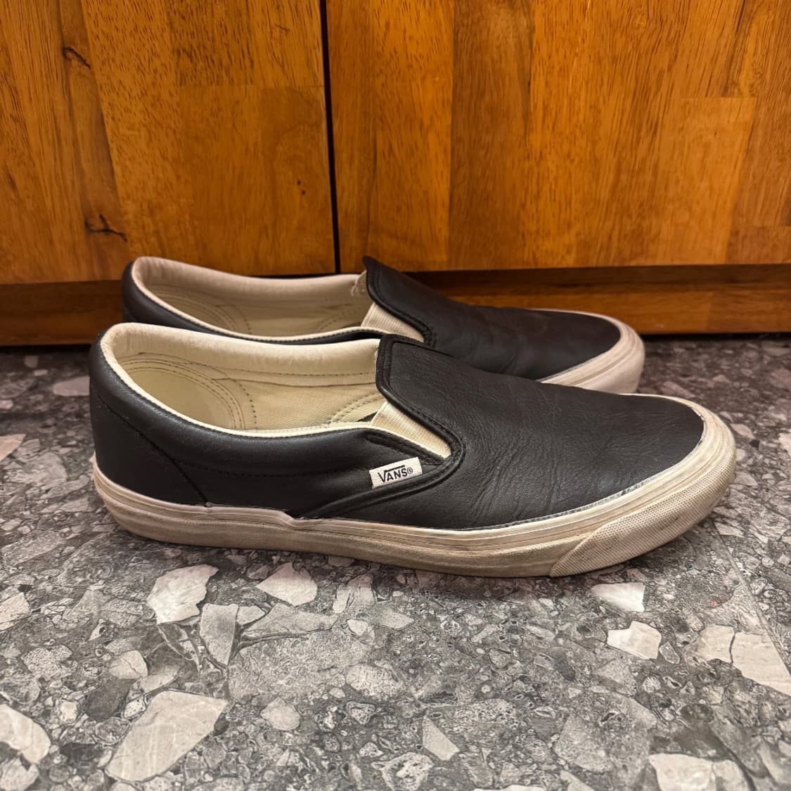 VANS Classic Slip-On Leather Black/White 상품이미지1