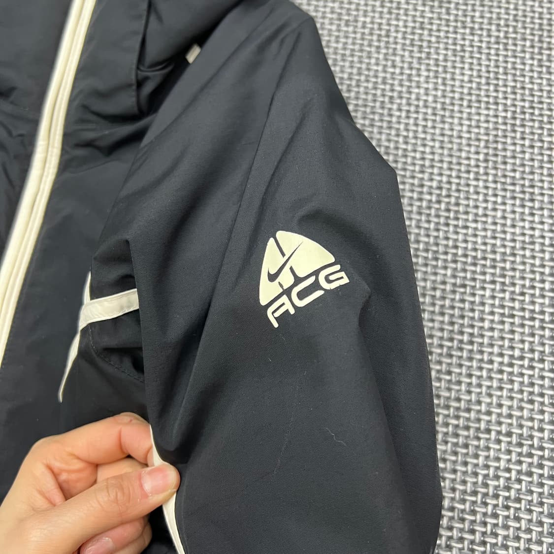 나이키 ACG 흰검 바람막이 상품이미지2