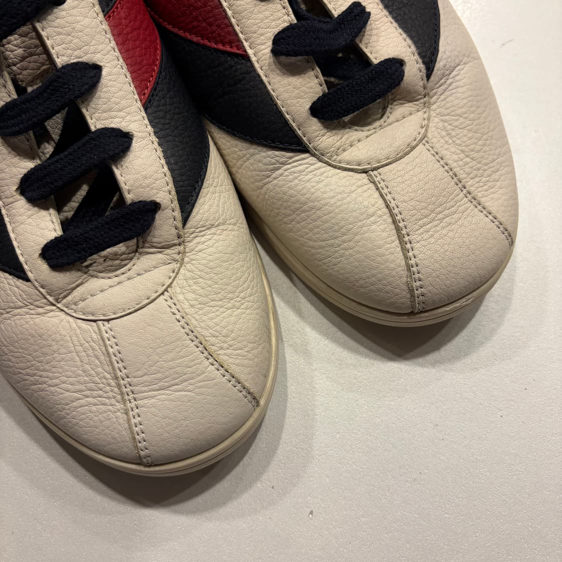 [7] 구찌 레더 파라체르 스니커즈 아이보리/블랙/레드 260-65 상품이미지7