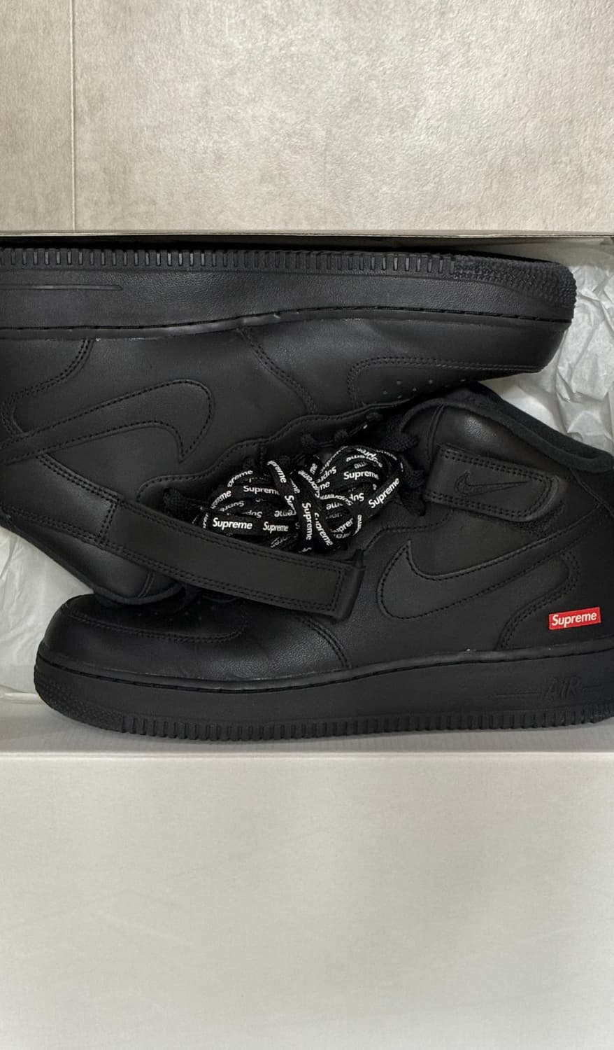 나이키 x 슈프림 에어포스 1 미드 블랙 상품이미지1