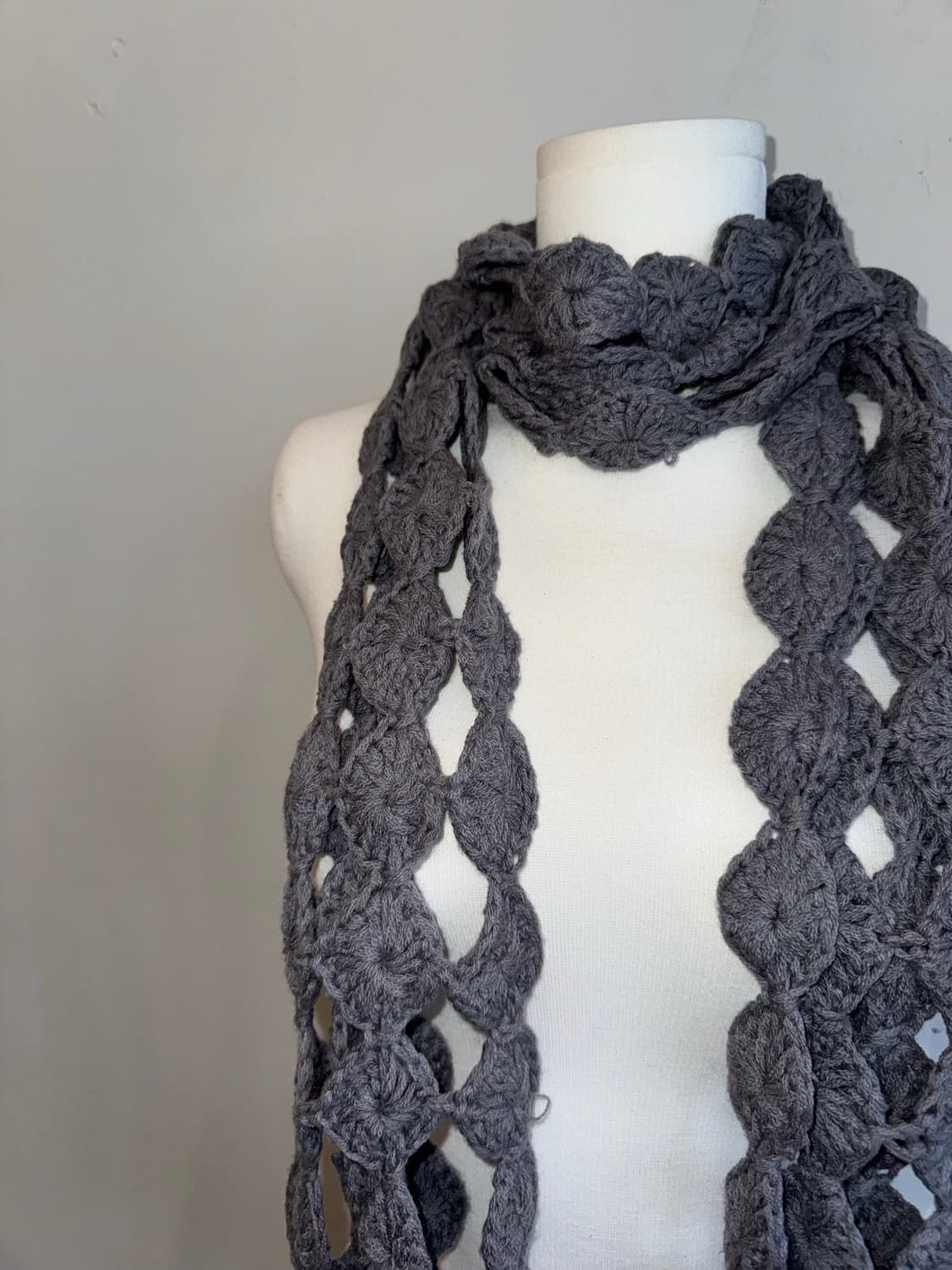 다크그레이 크로셰 스카프 상품이미지3