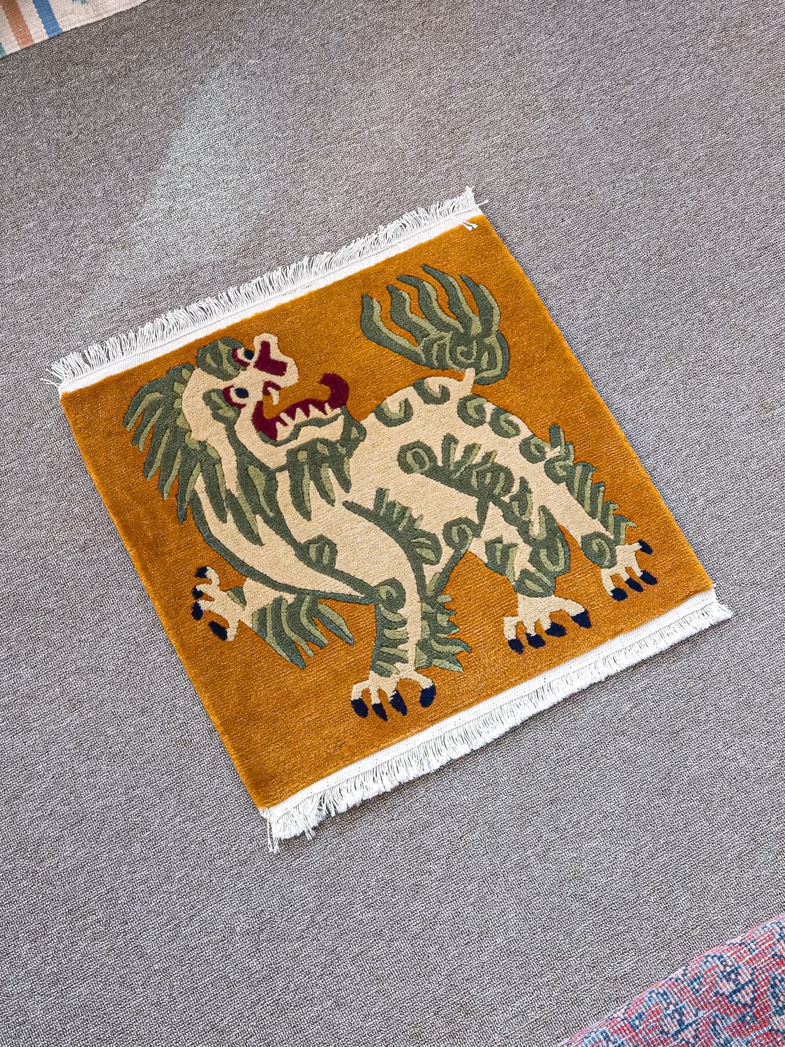 Senge Snow Lion Tibetan Rug 상품이미지3