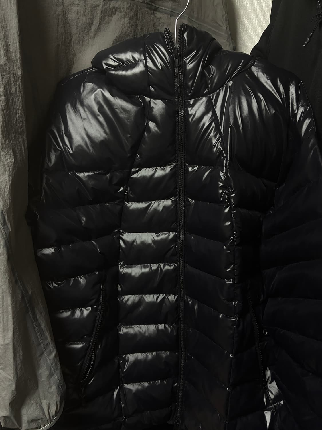 CURVED ZIPPER LIGHTWEIGHT PUFFER JACKET 상품이미지3