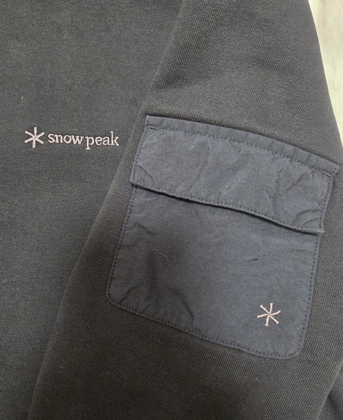 스노우피크 랜드 포켓 블랙 맨투맨 상품이미지5