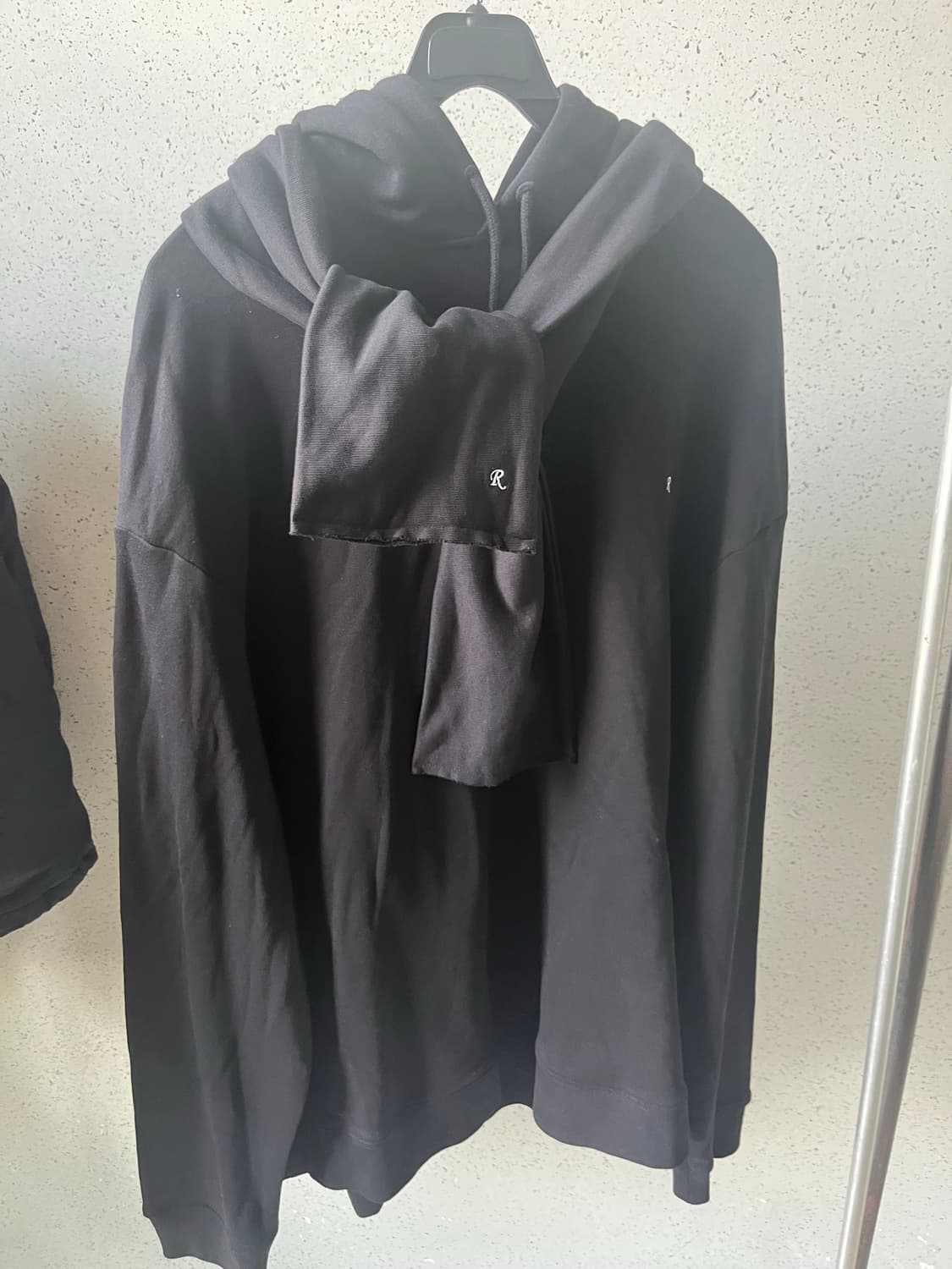 라프시몬스 20fw 자수로고 스카프후드티 상품이미지5