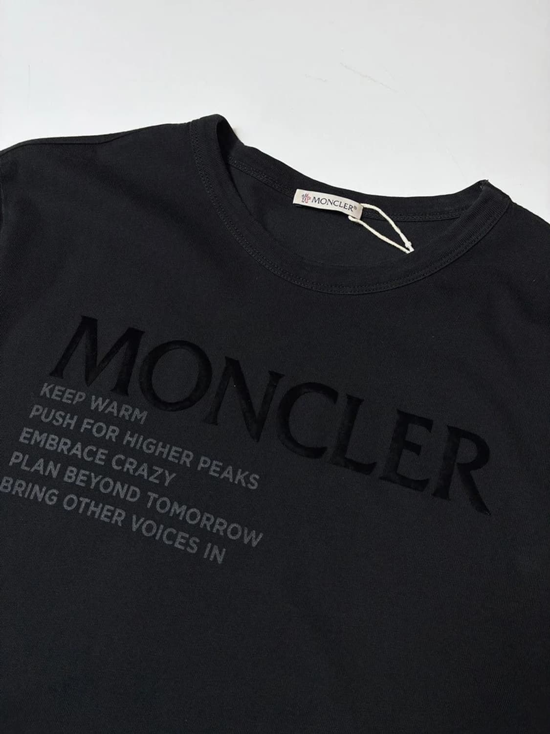 몽클레어 21FW 리버라이즈드 로고 반팔 티셔츠 PN8563 상품이미지3