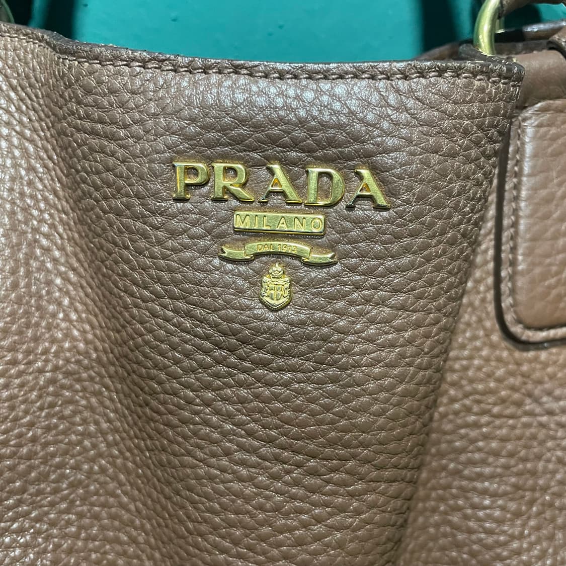 프라다 비텔로 가죽 숄더크로스백 상품이미지2