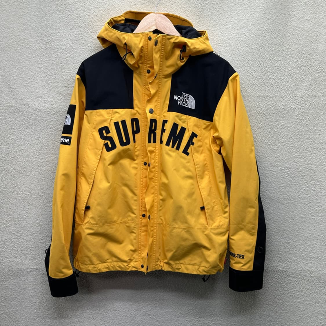 슈프림 노스페이스 아크로고 바람막이 상품이미지1