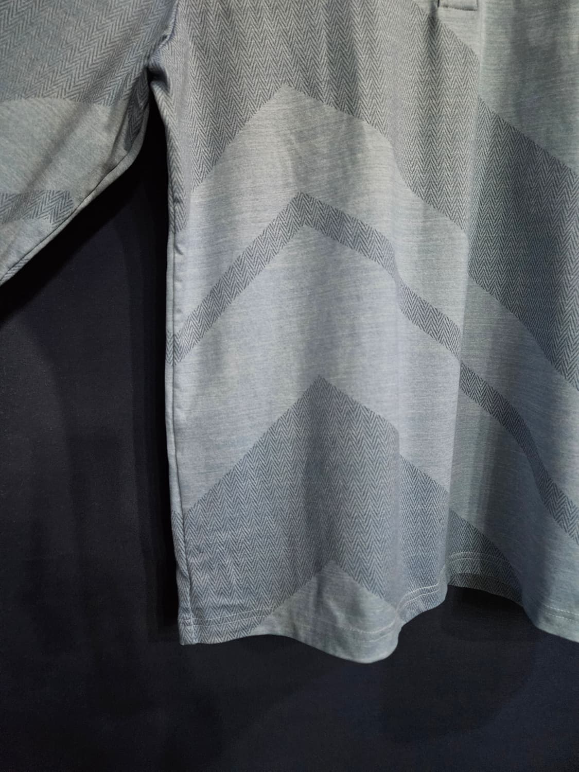 데상트 골프 스카이블루 문양 남성 슬림핏 105 골프 카라긴팔티  상품이미지6