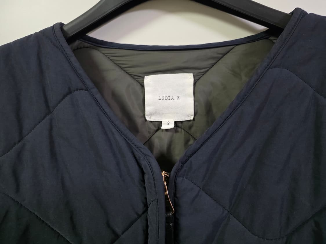 루디아K 네이비 퀼팅 집업자켓 2
 상품이미지8