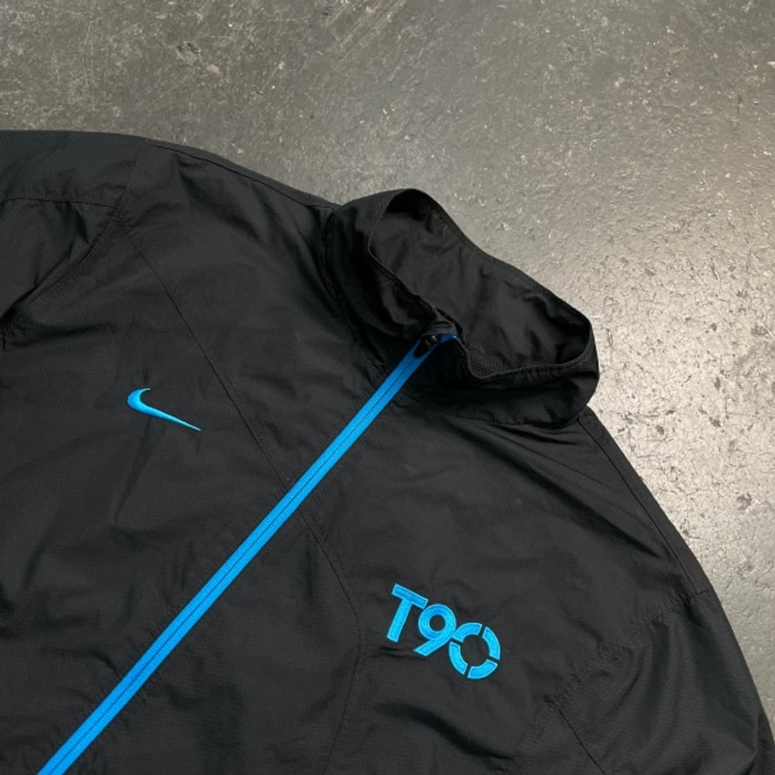 100 나이키 T90 스우시 로고 바람막이 상품이미지2