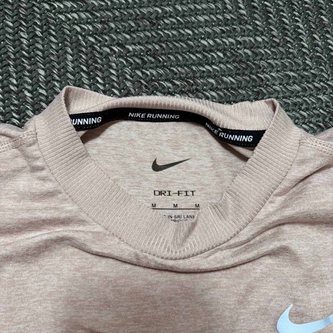 나이키 드라이-핏 엘리먼트 러닝 크루탑 핑크(M) 상품이미지3