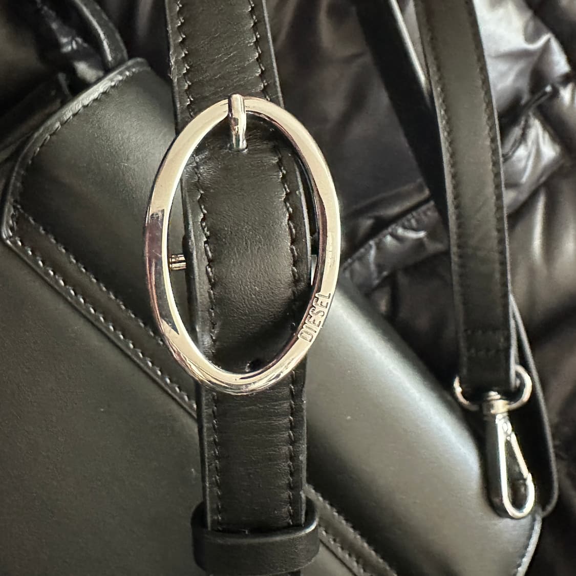 디젤 1dr 블랙 숄더백 상품이미지9