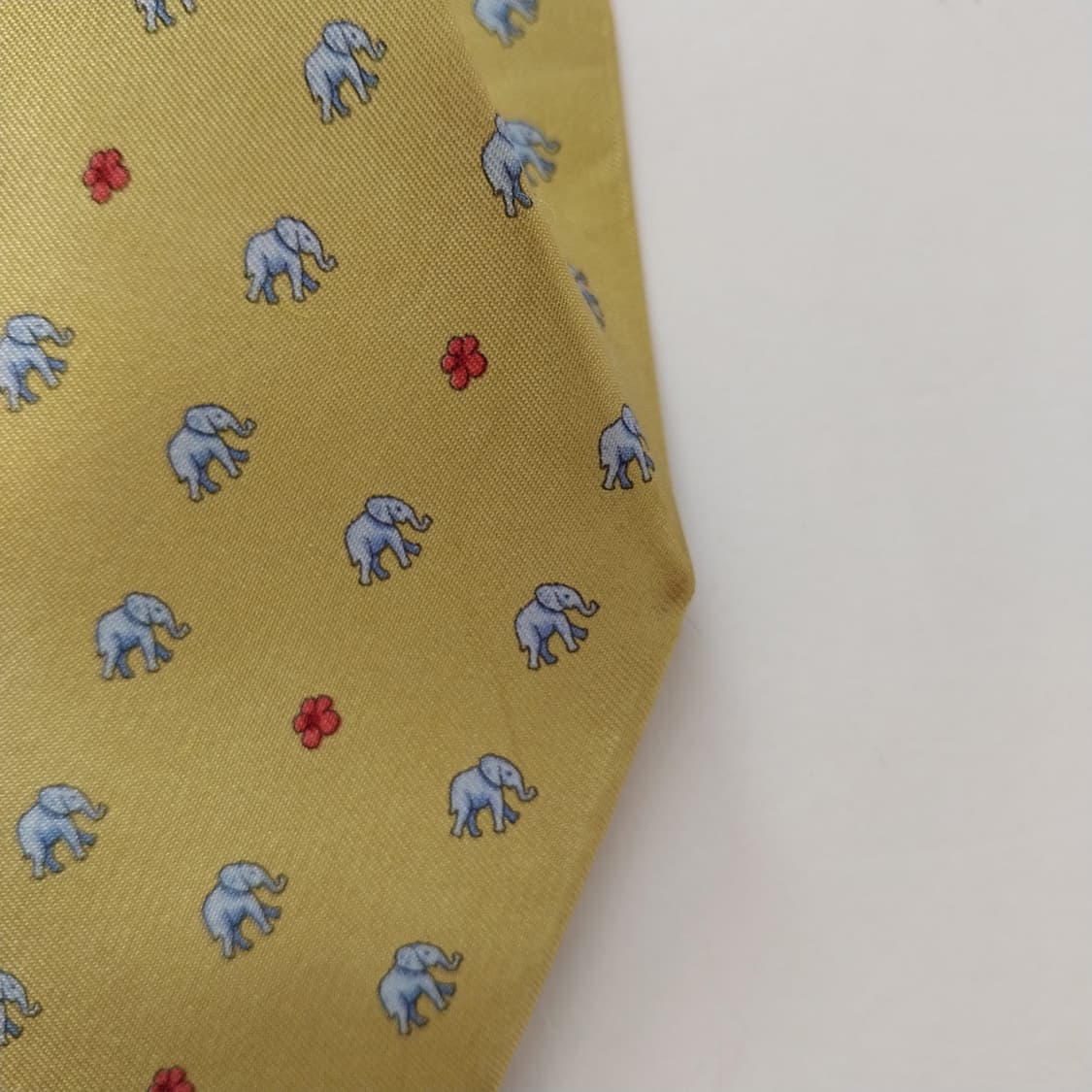 헌팅월드 실크 라임 코끼리 패턴 넥타이 9.4cm A등급 K1749
 상품이미지8