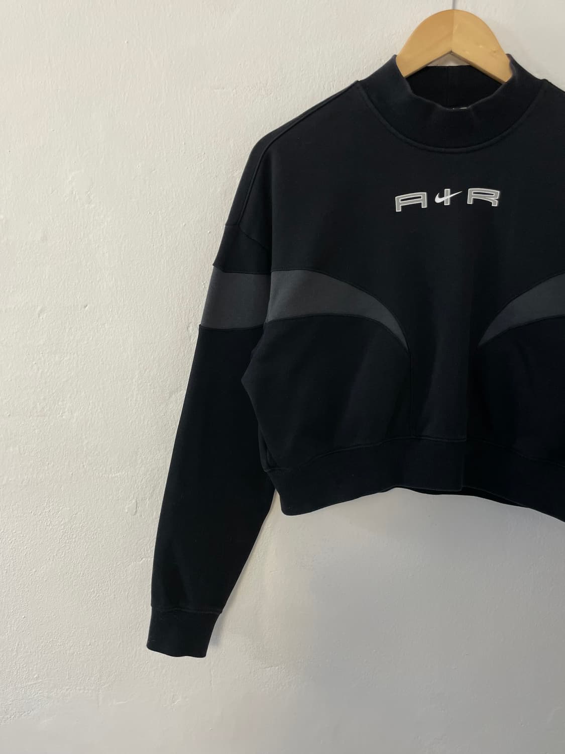 나이키 크롭 맨투맨  상품이미지2